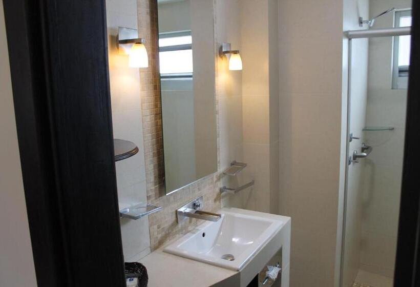 اتاق استاندارد با تخت بزرگ, San Diego