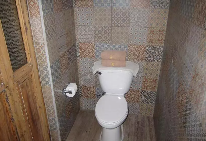 اتاق خانوادگی, Santa Clara