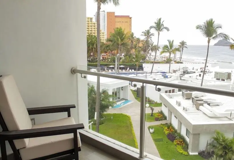 اتاق لوکس, The Inn At Mazatlan