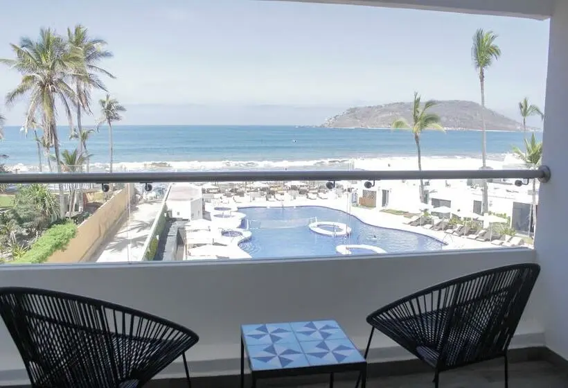 سوییت جونیور با چشم‌انداز جانبی دریا, The Inn At Mazatlan