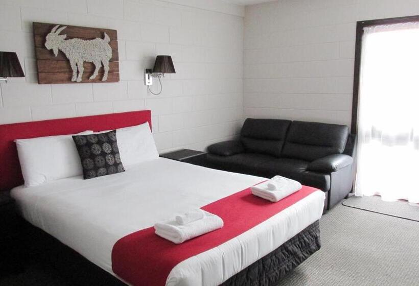 Standard-studio, 136 On Bealey  Motel