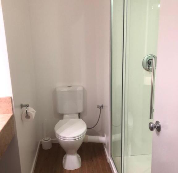 Standard-studio, 136 On Bealey  Motel