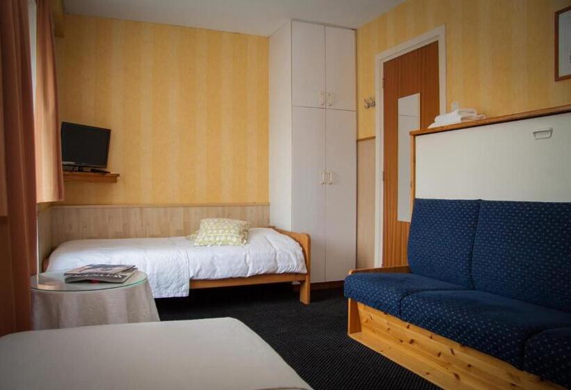 חדר סטנדרט לשלושה, Breitner