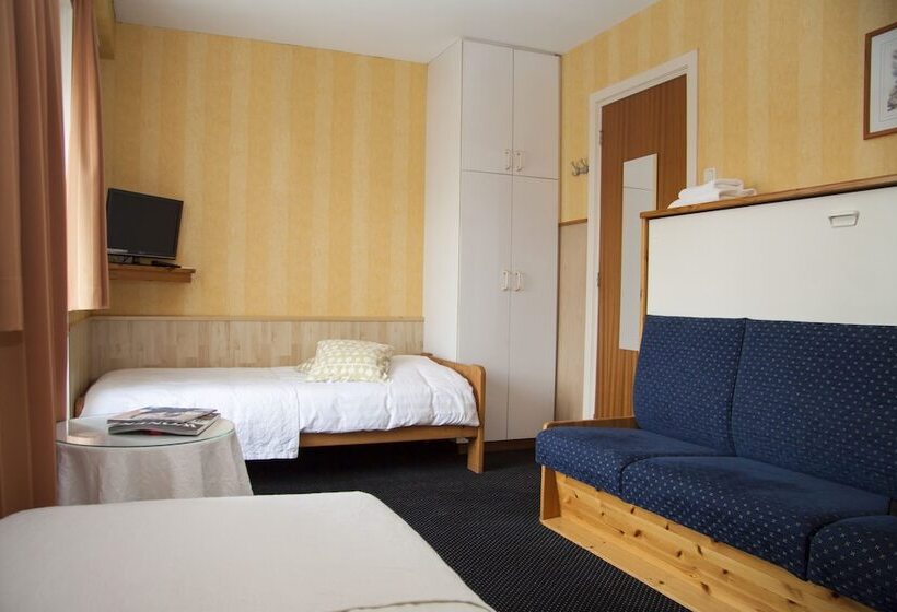 חדר סטנדרט לשלושה, Breitner