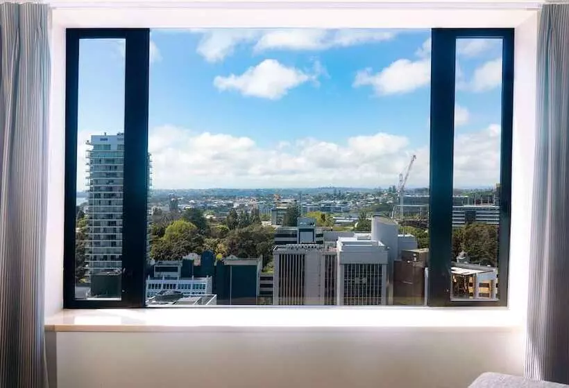 シティビューのダブルベッドスタンダードルーム, Crowne Plaza Auckland, An Ihg