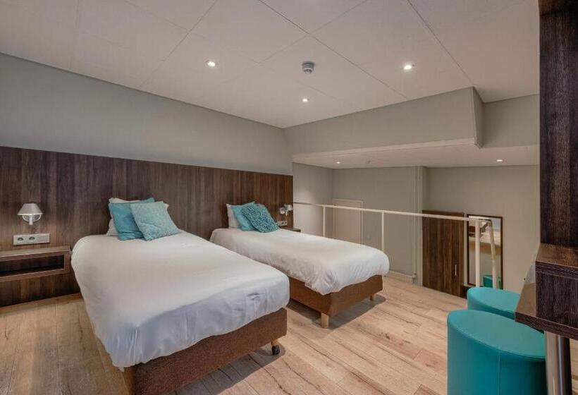 اتاق استاندارد سه نفره, Damsquare