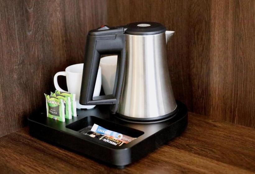 اتاق استاندارد چهار تخته, Damsquare