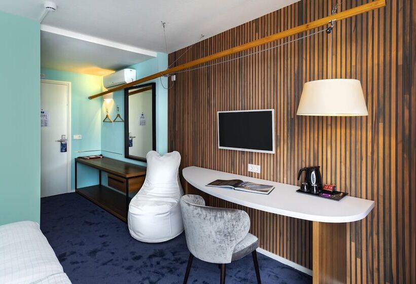 חדר סטנדרט נוף לנהר, Delta