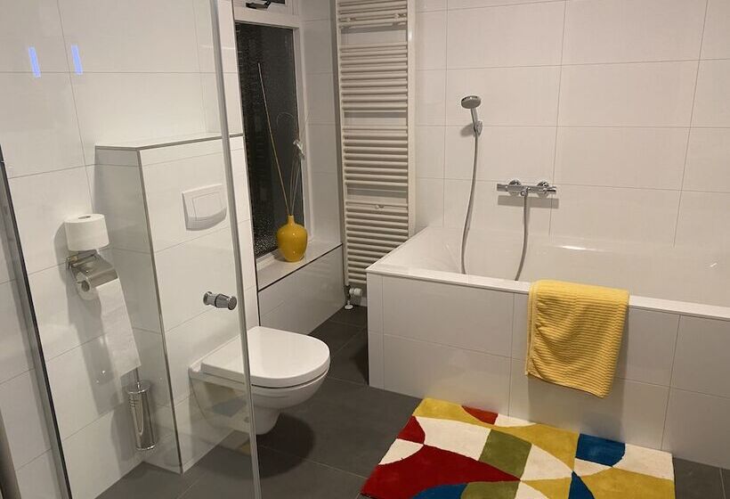 Номер Deluxe, Faber