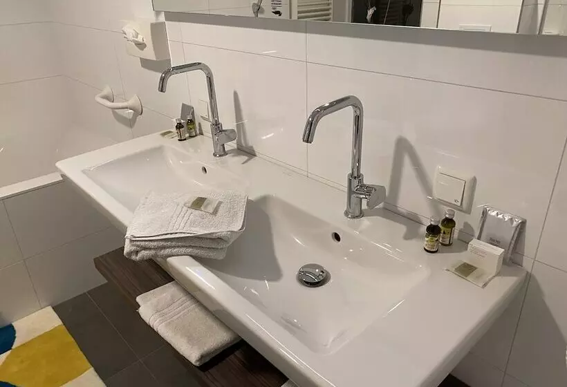 デラックスルーム, Faber
