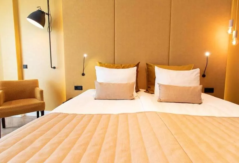 Deluxe Room with Balcony, Grand Hotel Beatrix