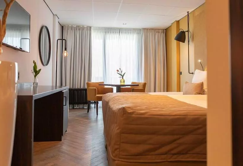 Deluxe Room with Balcony, Grand Hotel Beatrix