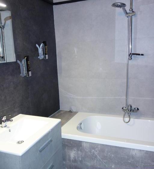 غرفة عائلية, Grand Hotel Central