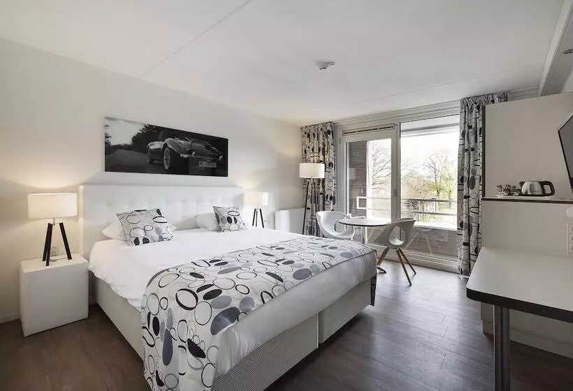 Superior room with lake view, Mitland