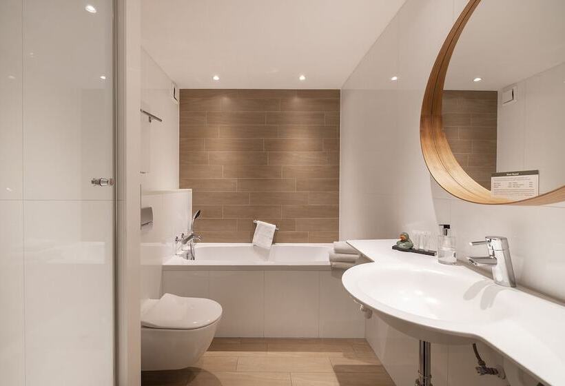 Номер Superior, Mitland