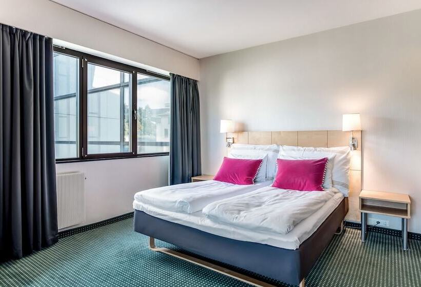 جناح جونيور, Scandic Alexandra Molde