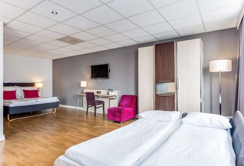 جناح جونيور, Scandic Alexandra Molde