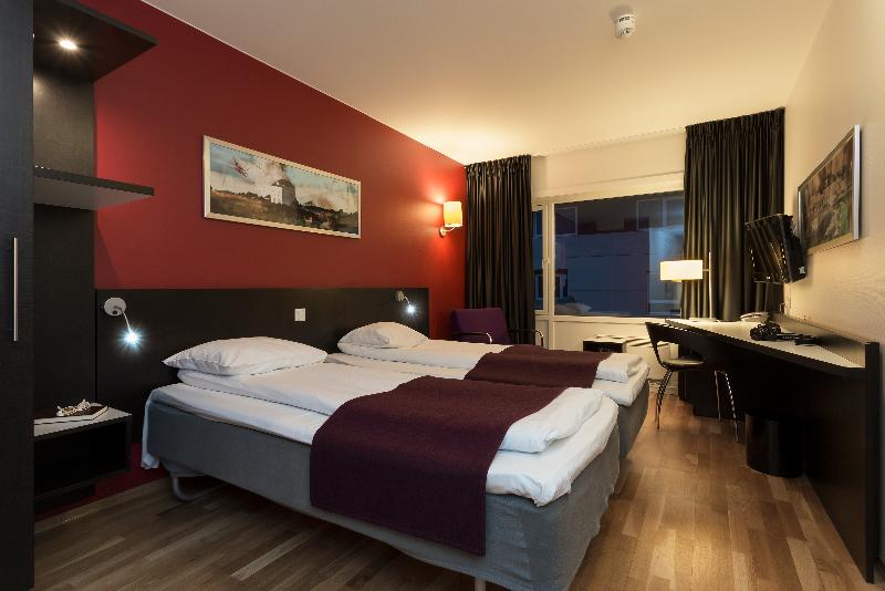 家庭间, Scandic Hell