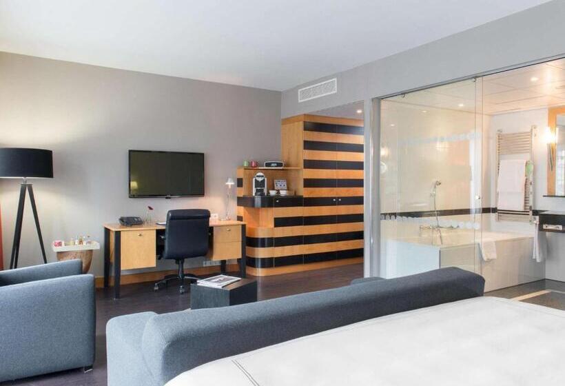 جناح جونيور, Swissôtel Amsterdam