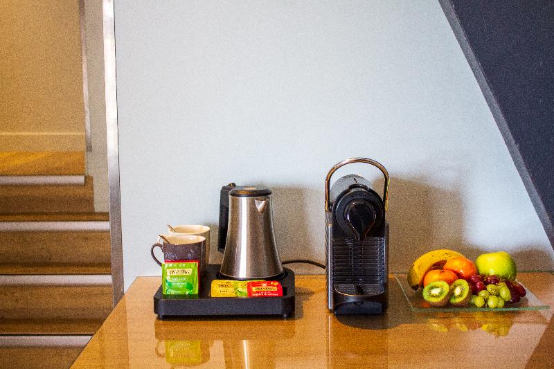 جناح جونيور, Swissôtel Amsterdam