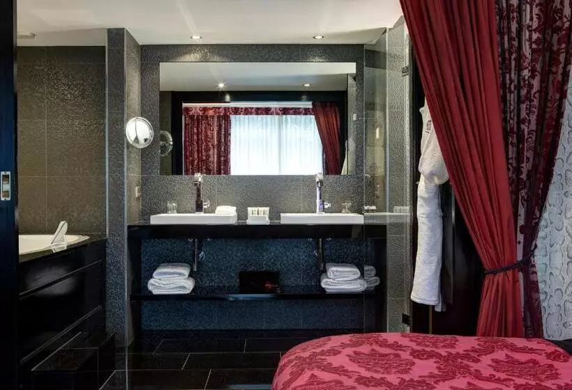 Deluxe Room Garden View, The Pavilions Amsterdam, The Toren