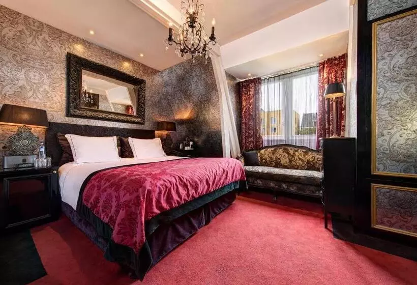 Deluxe Room Garden View, The Pavilions Amsterdam, The Toren