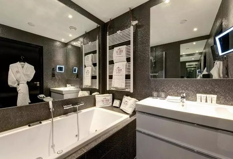 Standard Room with Views, The Pavilions Amsterdam, The Toren