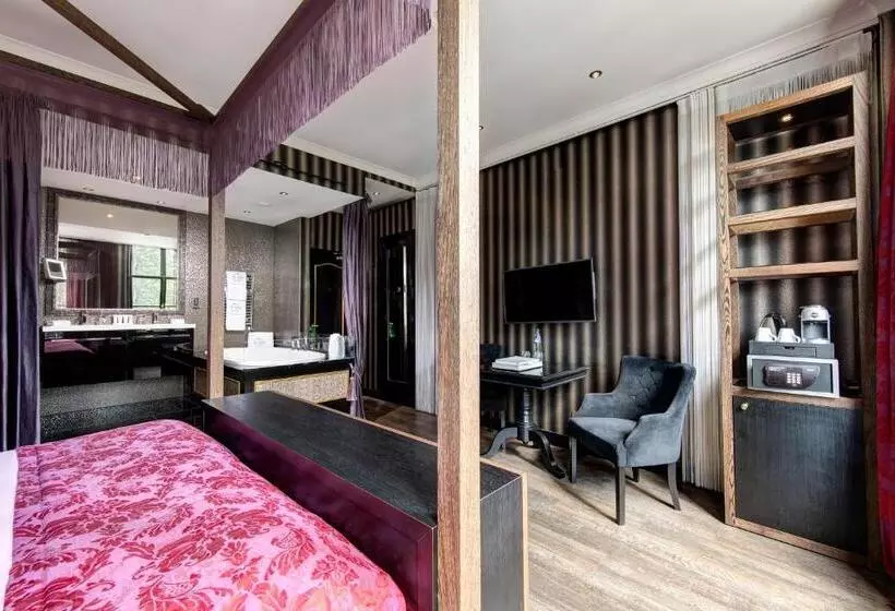 Deluxe Room with Views, The Pavilions Amsterdam, The Toren