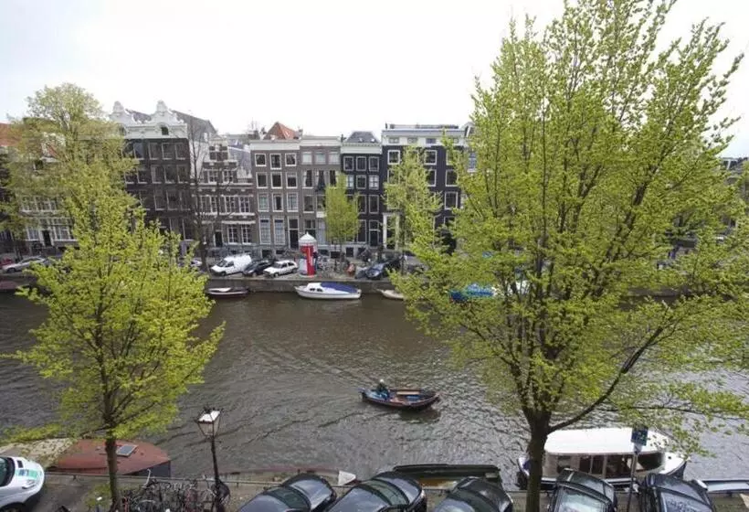 Deluxe Triple Room with Views, The Pavilions Amsterdam, The Toren