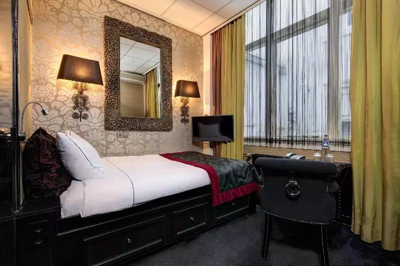 Standard Single Room, The Pavilions Amsterdam, The Toren