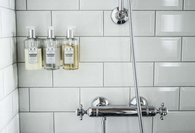 غرفة ديلوكس, Victoria