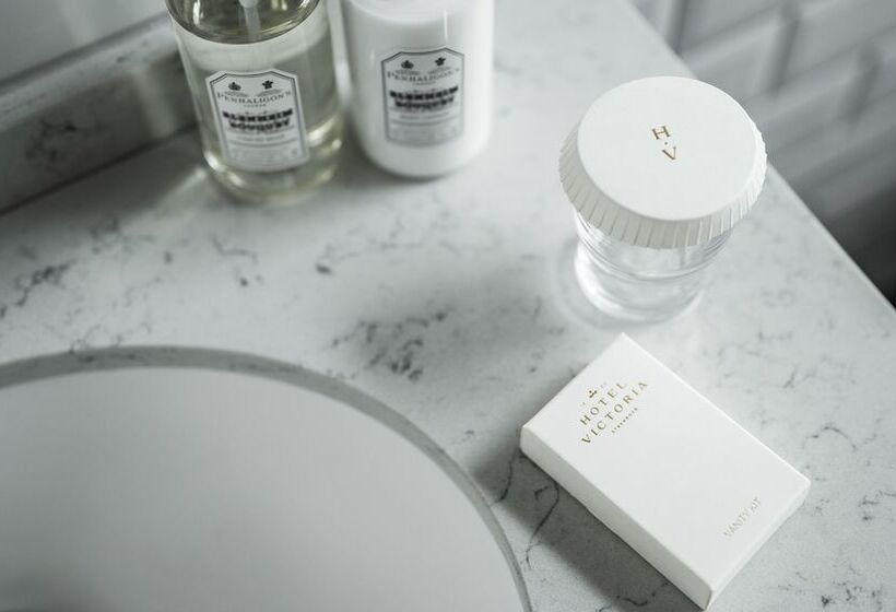 جناح جونيور, Victoria