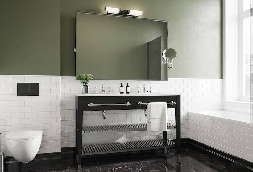 جناح جونيور, Victoria