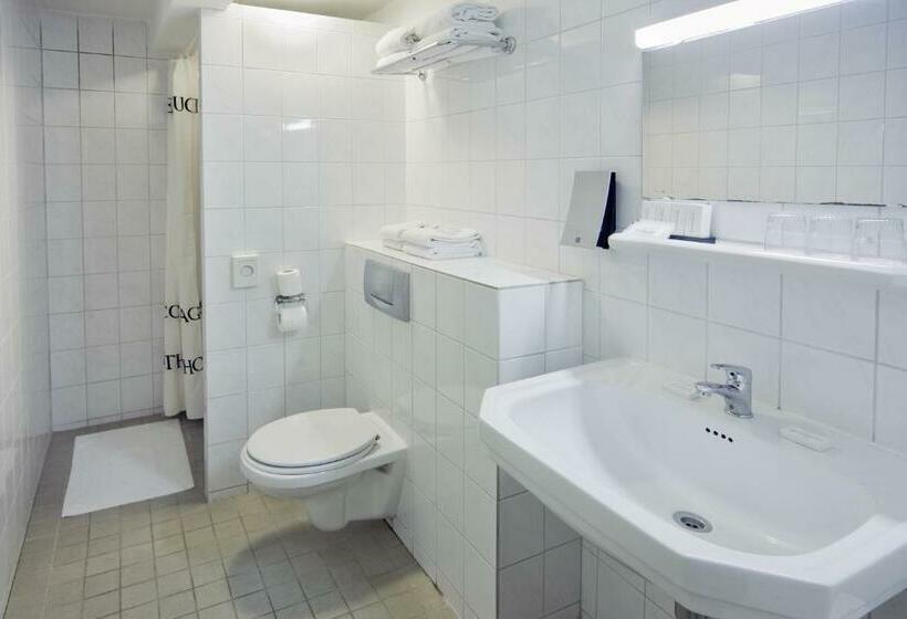 غرفة عائلية, Nova