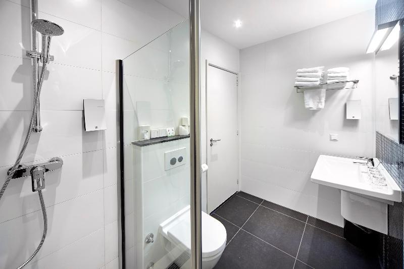 غرفة عائلية, Nova