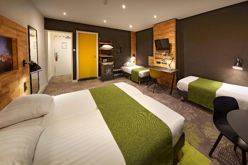 غرفة عائلية, Nova