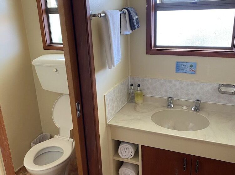 استودیوی استاندارد, Wayfarer Motel