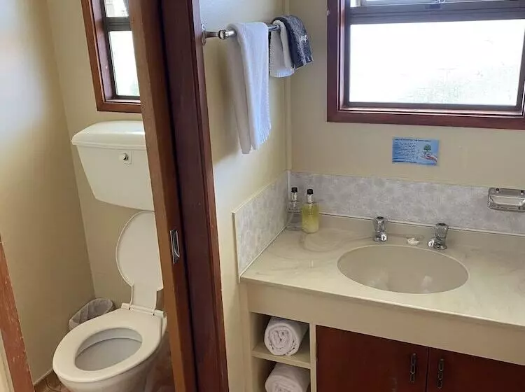 استودیوی استاندارد, Wayfarer Motel