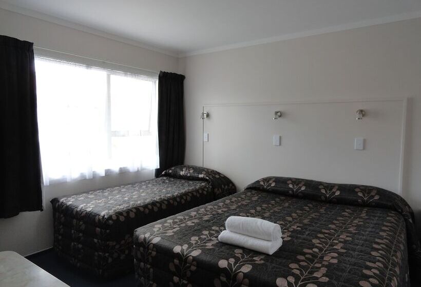 패밀리 룸, Wayfarer Motel