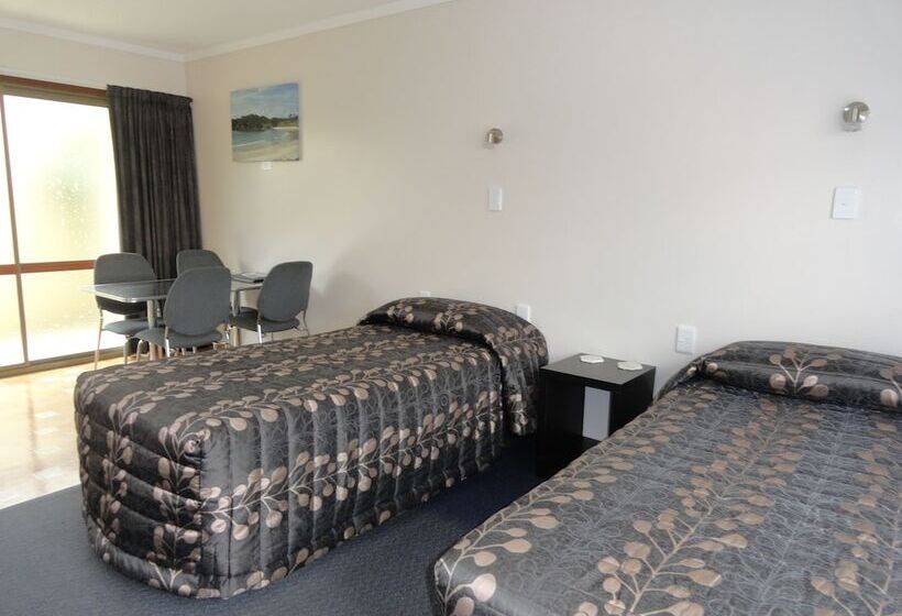 Семейный Номер, Wayfarer Motel
