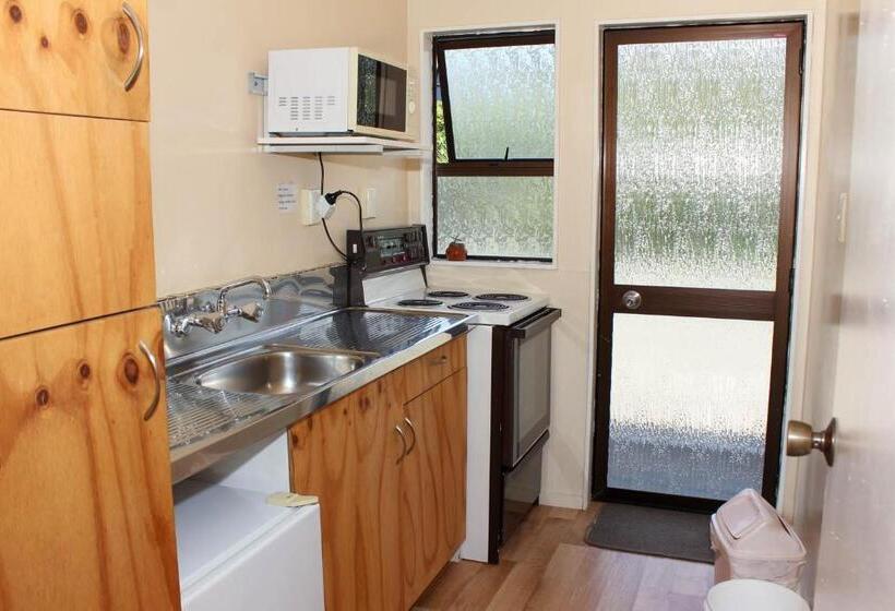 إستوديو قياسى, Balmoral Motel