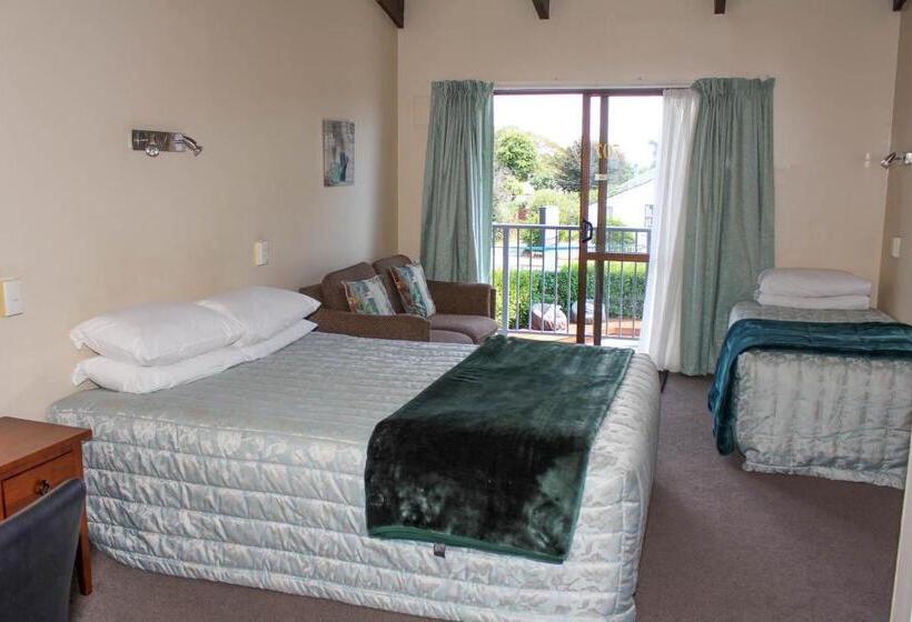 إستوديو قياسى, Balmoral Motel