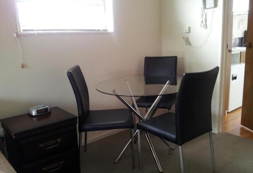 إستوديو قياسى, Balmoral Motel