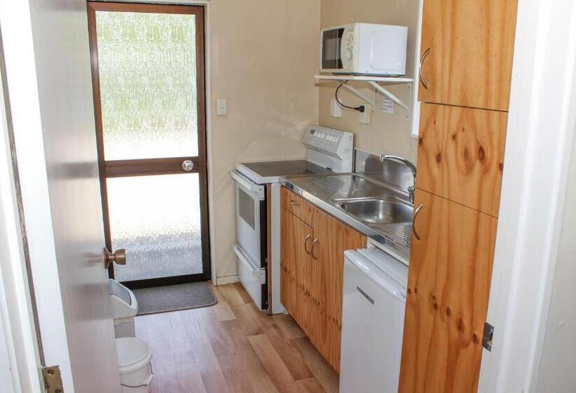 إستوديو قياسى, Balmoral Motel