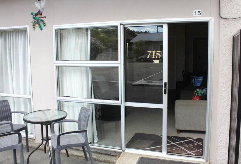 침실 2개 아파트, Balmoral Motel