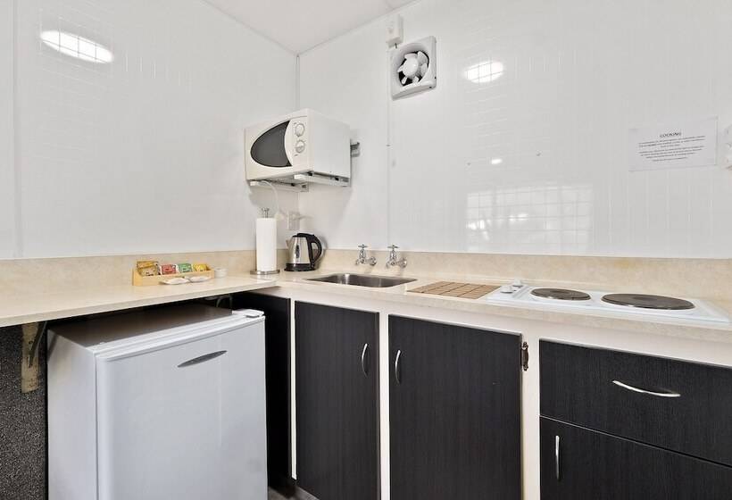 스탠다드 스튜디오, Central Gateway Motel