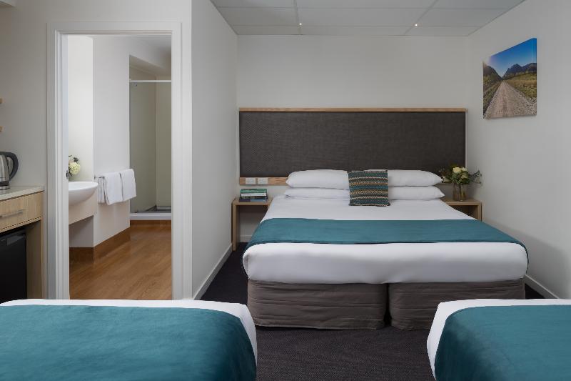 חדר משפחתי, Atura Wellington