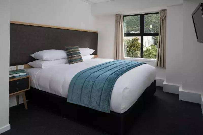 سوییت سوپریور, Atura Wellington