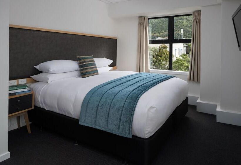 סוויטת סופריור, Atura Wellington