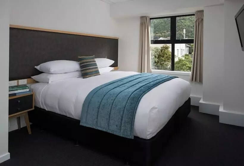 سوییت سوپریور, Atura Wellington